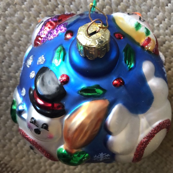 Blown Glass, Hand-Decorated 2000 Snowmen Ornament - Picture 5 of 9